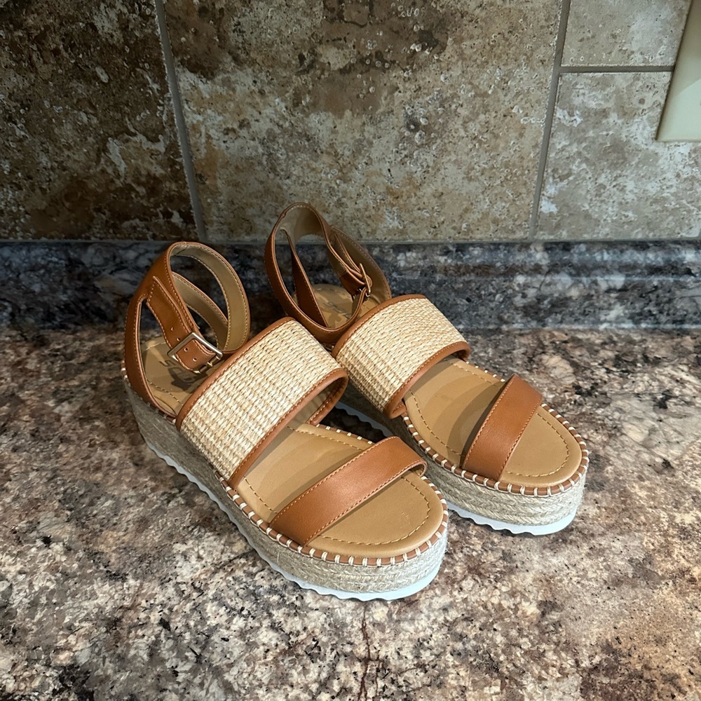 NWOT SODA Wedges